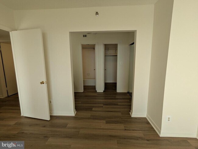 Building Photo - 3709 S George Mason Dr