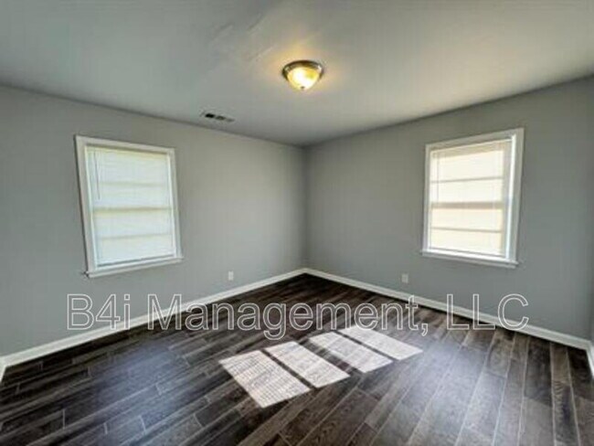 Building Photo - 3033 O'Hara Dr N