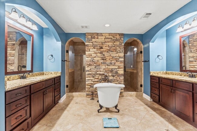 Building Photo - 839 Leyland Ln