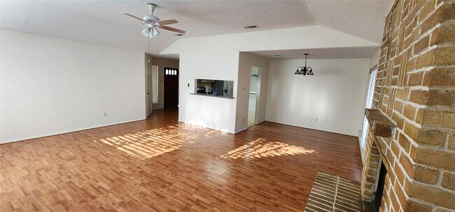 Building Photo - 16755 Maplemont Dr