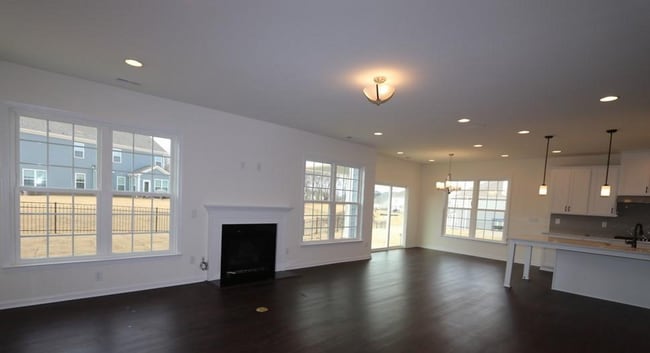 Building Photo - Huge 5-bedroom, 4-bathroom, in Poplin Grov...