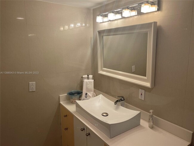 Building Photo - 2101 S Ocean Dr