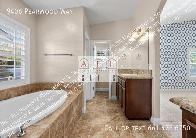 Building Photo - 9406 Pearwood Way