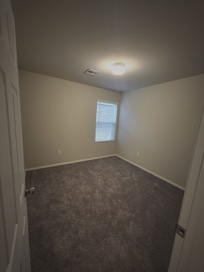 Building Photo - ?Home in the Edmond Area! ?