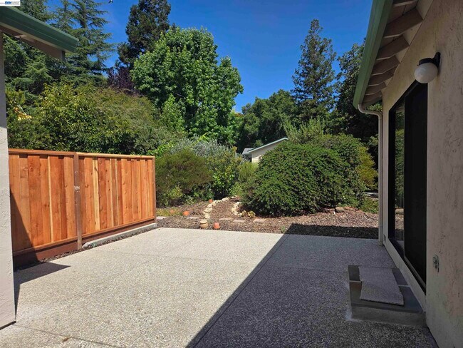 Building Photo - 11732 Bloomington Way