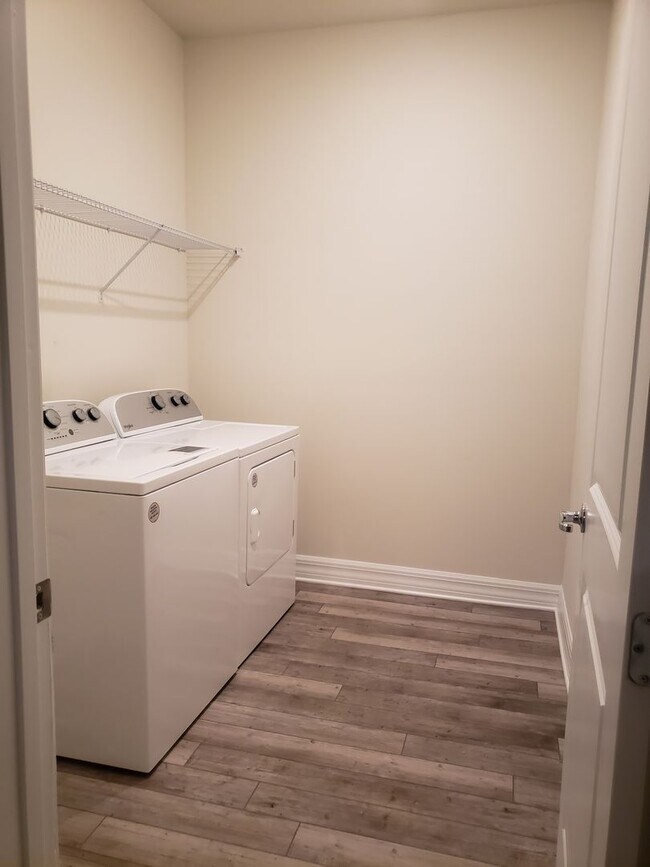Building Photo - Spacious Cagan Crossings Home!
