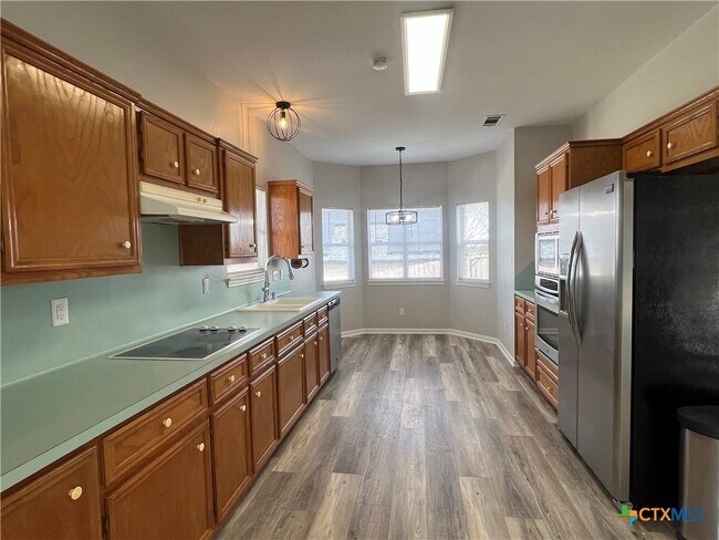 Building Photo - 5899 Denmans Loop