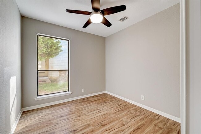 Building Photo - 1406 Hyridge Cir