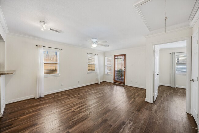 Building Photo - 4401 Marina St
