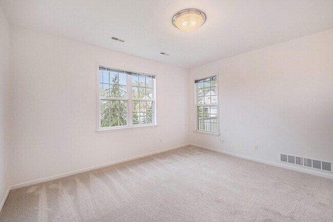 Building Photo - 2925 N Knightsbridge Cir