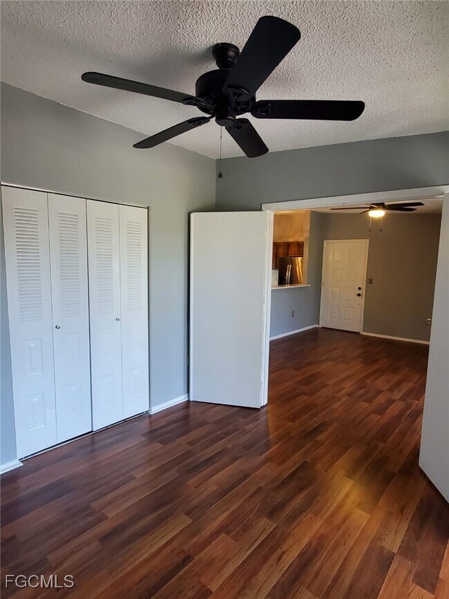 Building Photo - 5713 Foxlake Dr