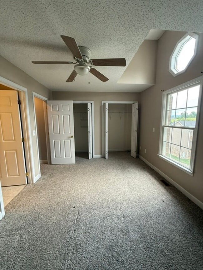 Building Photo - Worry free living, brick condo in Jonesborough!