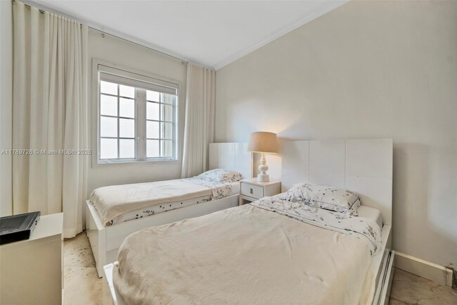Building Photo - 19227 Fisher Island Dr