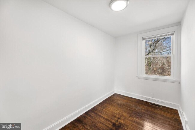 Building Photo - 1451 West End Dr