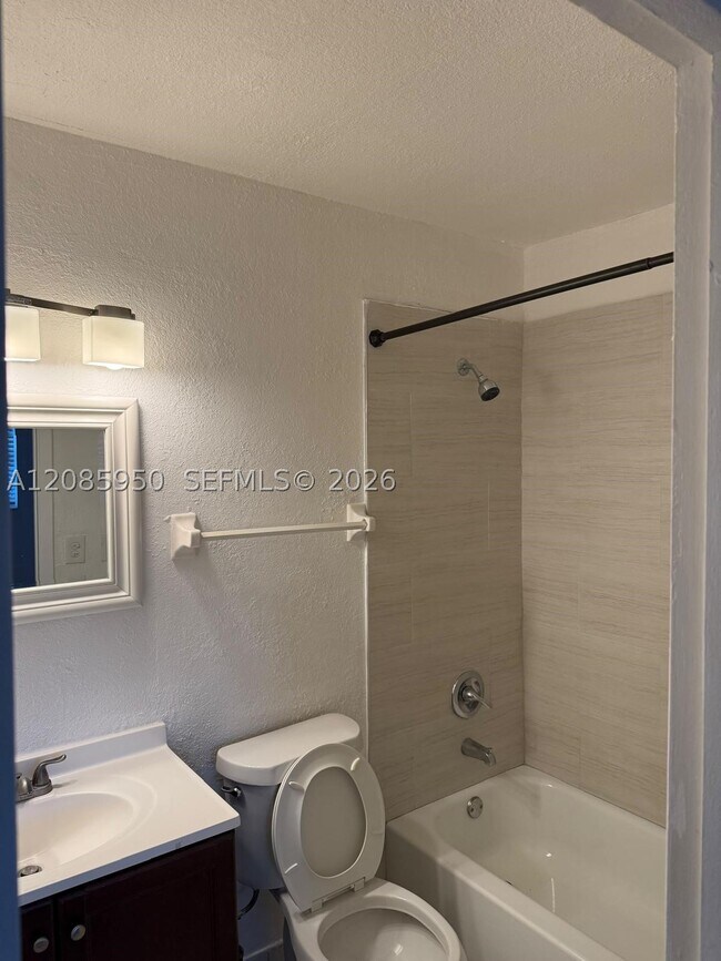 Building Photo - 8040 N Colony Cir
