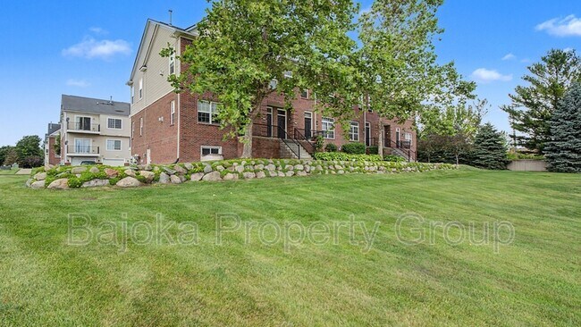 Building Photo - 43018 Burlington Dr
