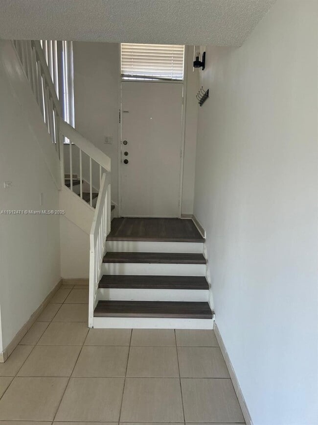 Building Photo - 563 NW 98th Ct