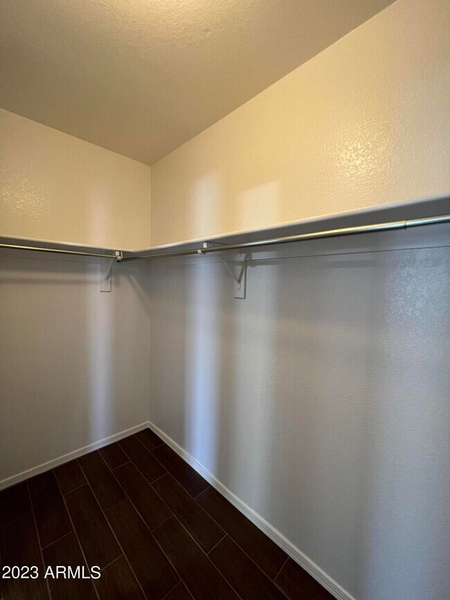 Building Photo - 1171 W Goldfinch Way