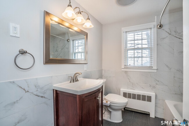 Building Photo - 420 S Main St