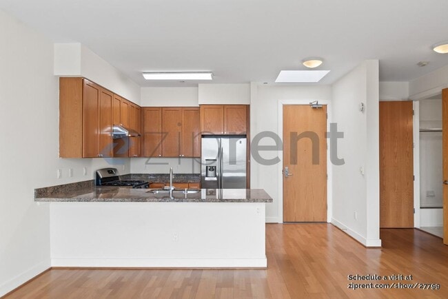 Building Photo - Unit 604