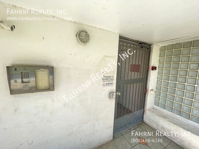 Building Photo - 2509 Ala Wai Blvd