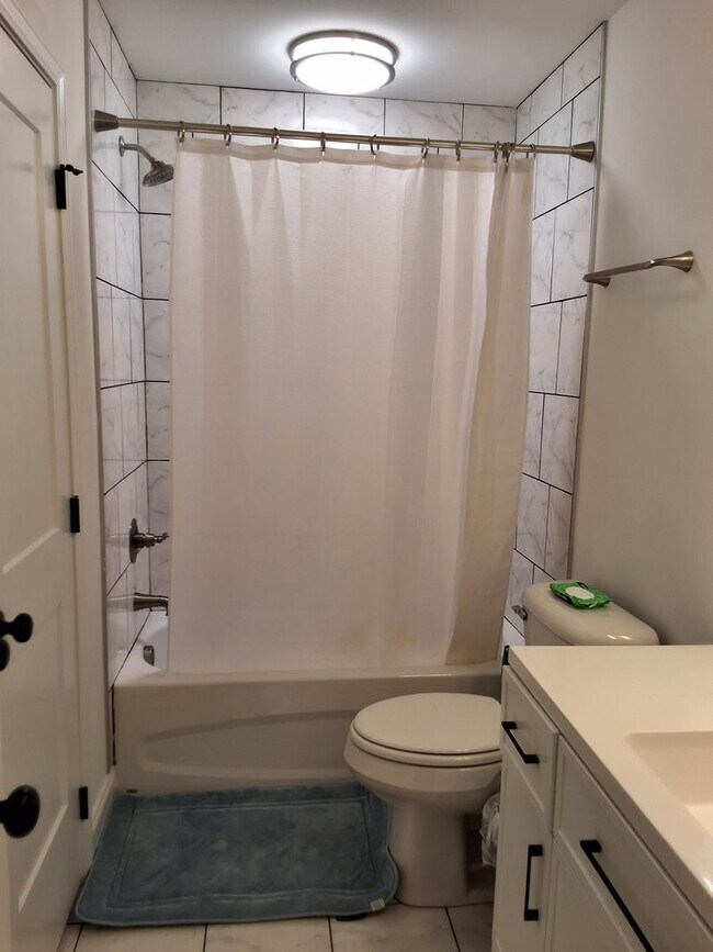 Building Photo - Knoxville 37921 - Fully Furnished - 3 bedroom, 2 bath home - Contact Sharon Arnwine (865) 313-7215