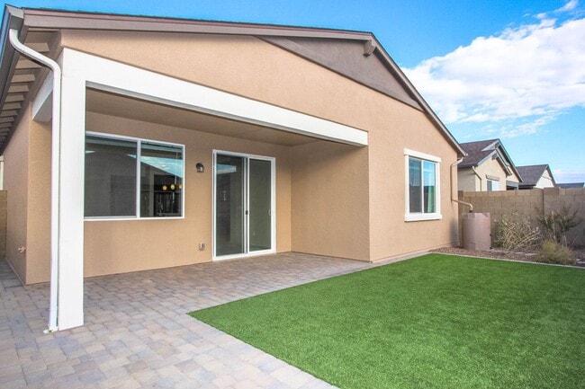 Building Photo - Four Bedroom Saddlewood Home