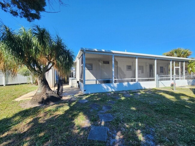 Building Photo - 4222 Hibiscus Cir