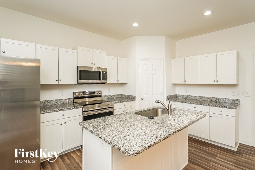 Building Photo - 1816 Yarbrough Drive
