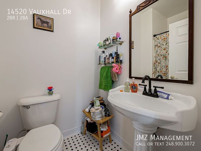 Building Photo - 14520 Vauxhall Dr