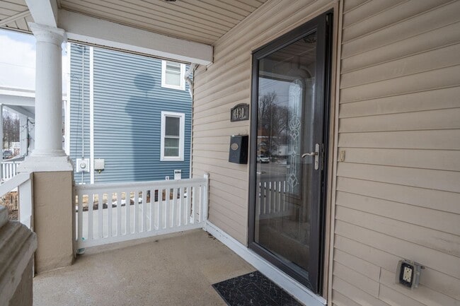 Building Photo - Madisonville- Charming 3+ bedroom 1.5 Bath, 1 car detached