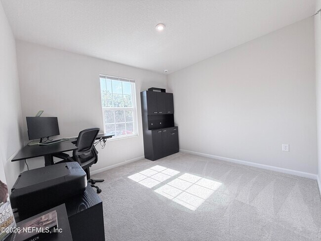 Building Photo - 5885 Creekside Crossing Dr