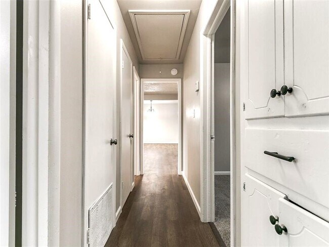 Building Photo - Super 4 Bed 1.5 Bath in the South Gate Addn in Moore, OK