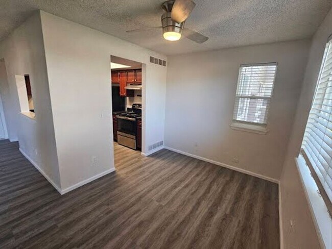 Building Photo - FREE November Rent and 43" TV!  Ground-Lev...