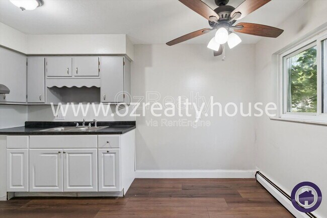 Building Photo - 1733 Christian Ave