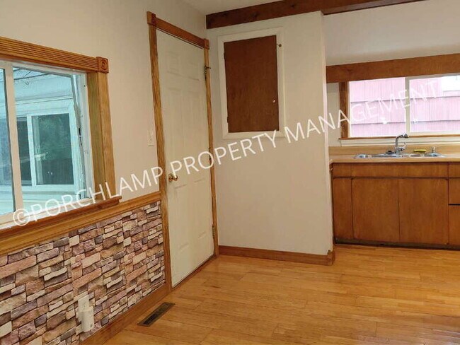 Building Photo - 2121 Harrison Ave