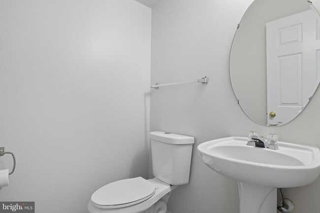 Building Photo - 43742 Tolamac Dr