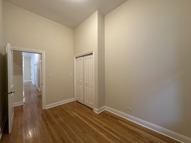 Building Photo - 851 N LaSalle St