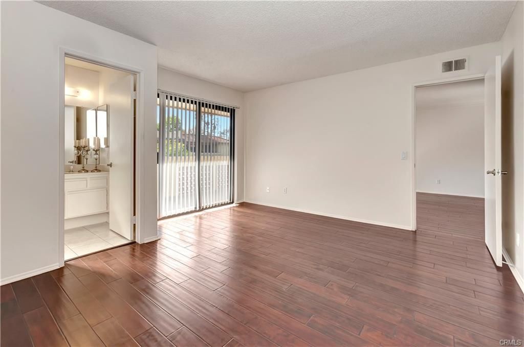 Building Photo - 25245 Tanoak Ln