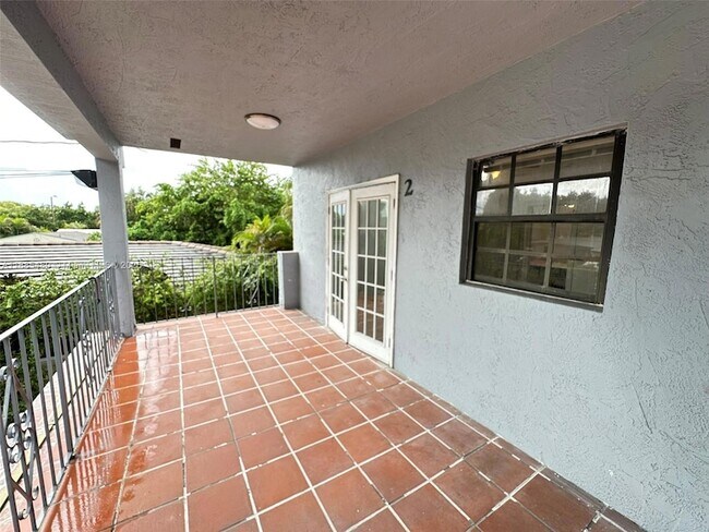 Building Photo - 312 SW 32nd Ave