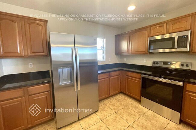 Building Photo - 7811 S 63rd Dr