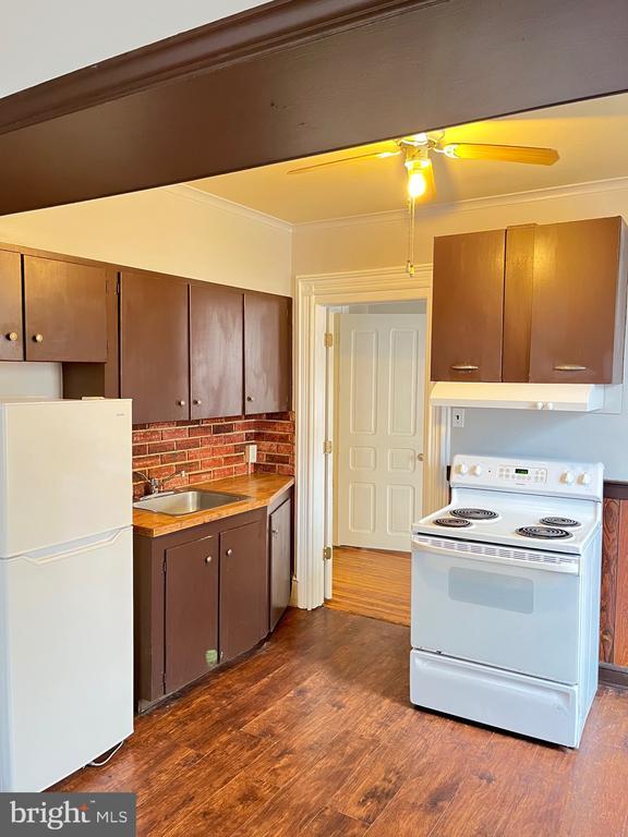 Building Photo - 79 N Evans St