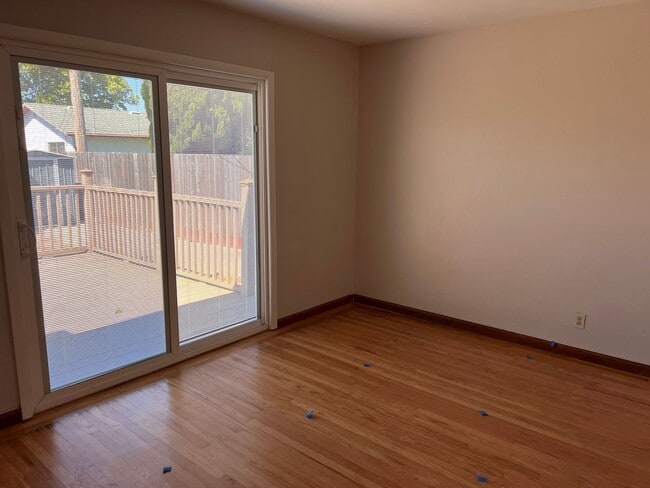 Building Photo - 3 Bedroom home for Rent