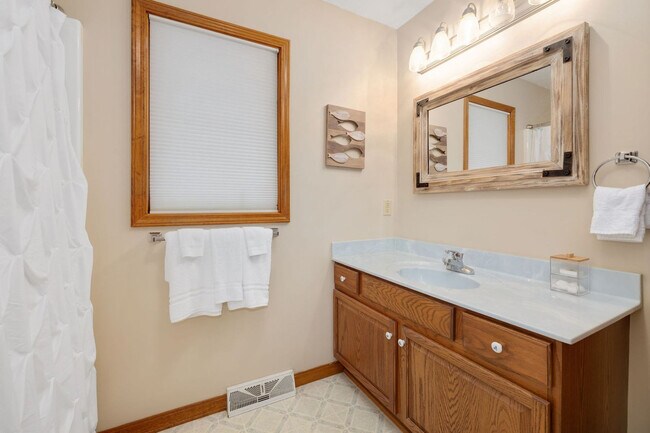 Building Photo - 814 County Rd 1524