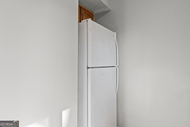 Building Photo - 2127 Golfview Dr SE