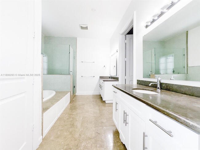 Building Photo - 10170 SW 75th Pl