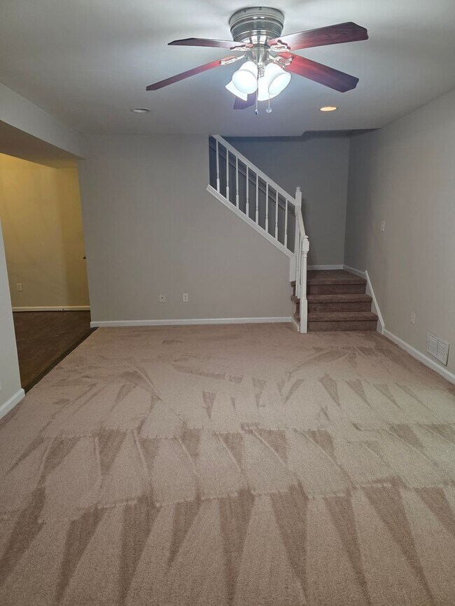 Building Photo - Twin Home in Saddlebrook