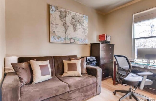 Building Photo - Updated 2-bedroom, 1-bath townhouse in the...
