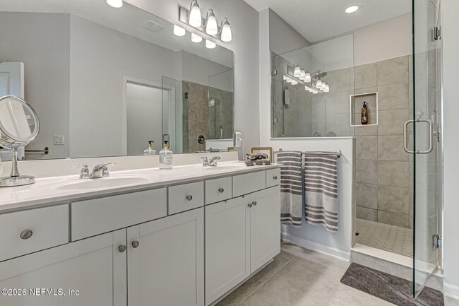 Building Photo - 124 Pine Bluff Dr