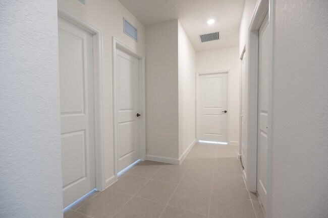 Building Photo - 2485 SE 29th Dr